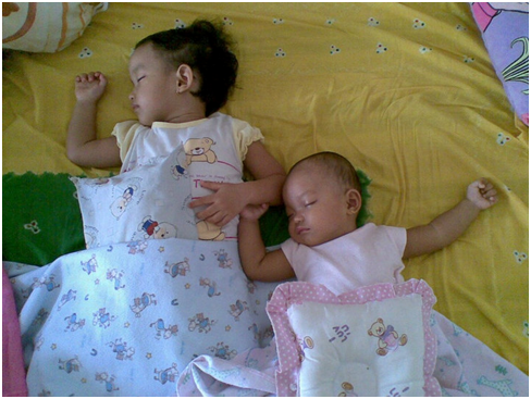 my kids D & S, sleeping beauty without pillow