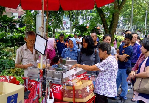 Antrian panjang demi si Es potong 