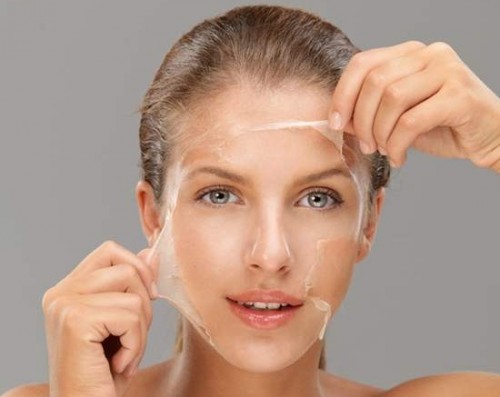 Egg white mask against wrinkles